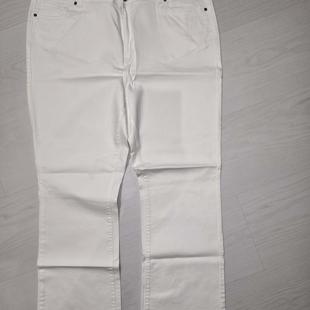 #27 18W NWOT Susan Graver Women's Crisp White Straight Leg Jeans